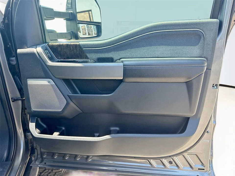 2024 Ford Super Duty 5th Gen - Image 14 of 16