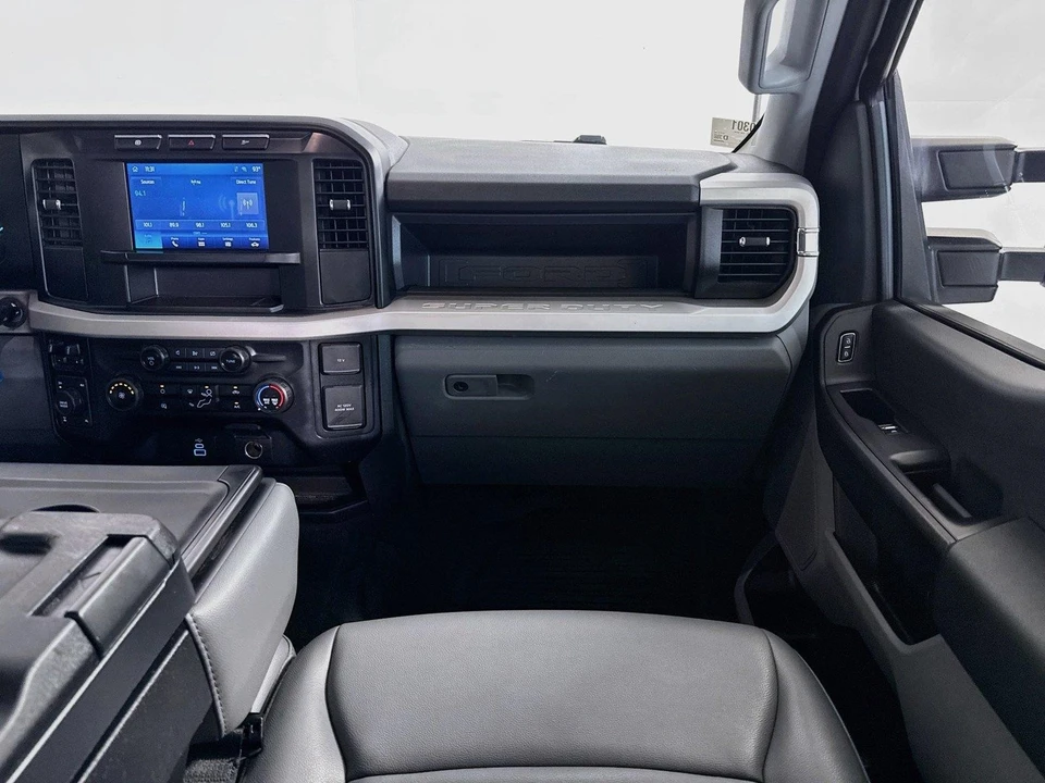 2024 Ford Super Duty 5th Gen - Image 28 of 31