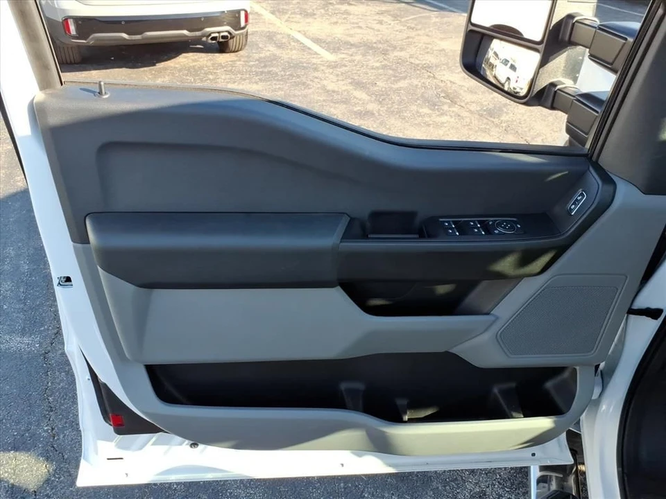 2024 Ford Super Duty 5th Gen - Image 16 of 21