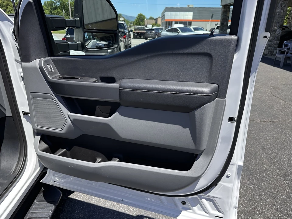 2024 Ford Super Duty 5th Gen - Image 14 of 31