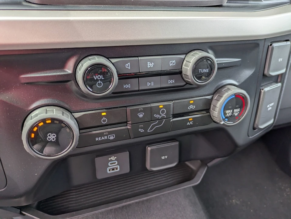 2024 Ford Super Duty 5th Gen - Image 25 of 31