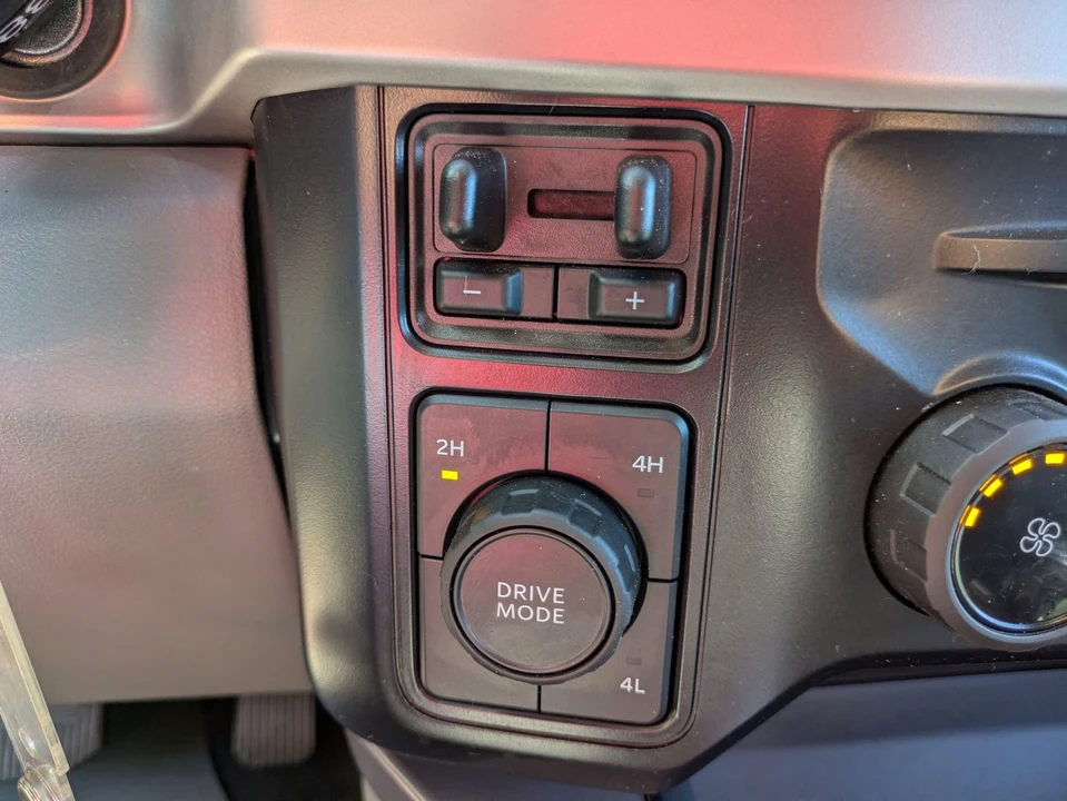 2024 Ford Super Duty 5th Gen - Image 26 of 31