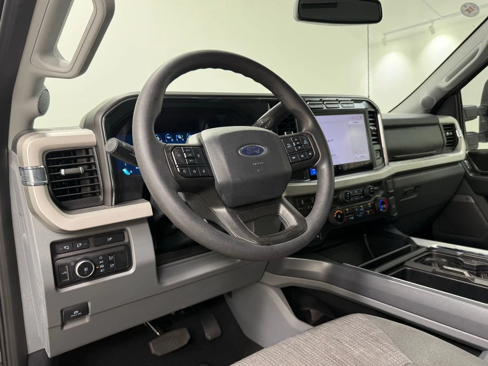 2024 Ford Super Duty 5th Gen - Image 16 of 31
