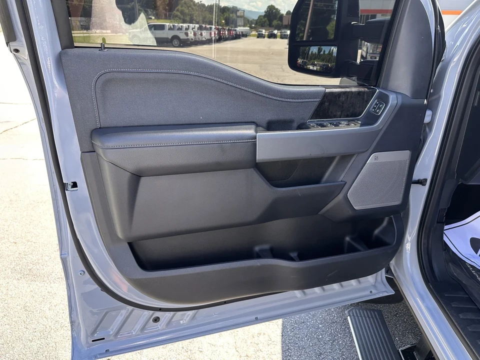 2024 Ford Super Duty 5th Gen - Image 10 of 12
