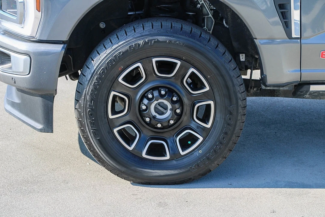 2024 Ford Super Duty 5th Gen - Image 9 of 12