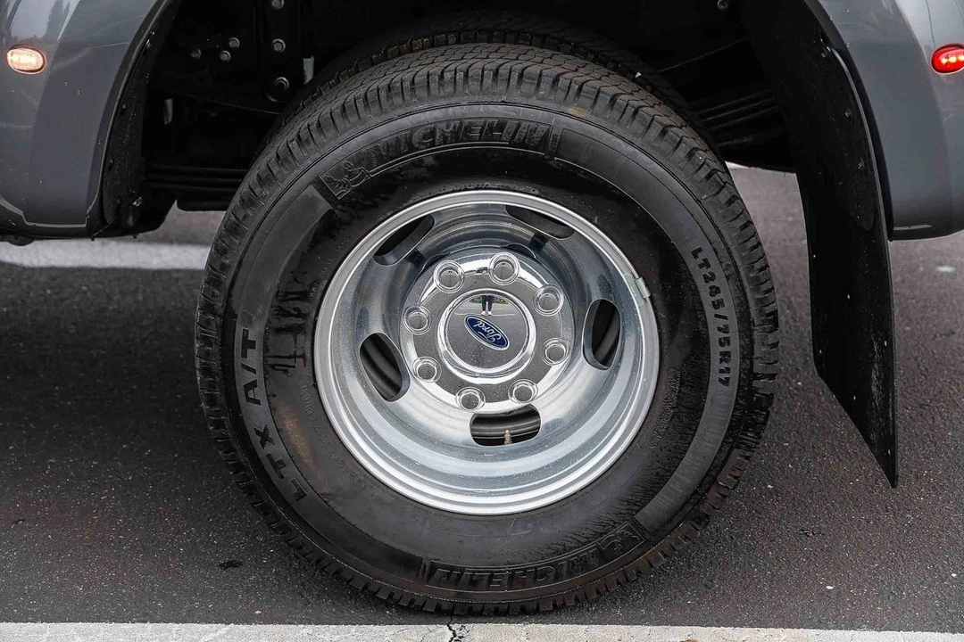 2024 Ford Super Duty 5th Gen - Image 10 of 12