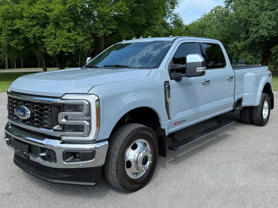 2024 Ford Super Duty 5th Gen - Image 2 of 12
