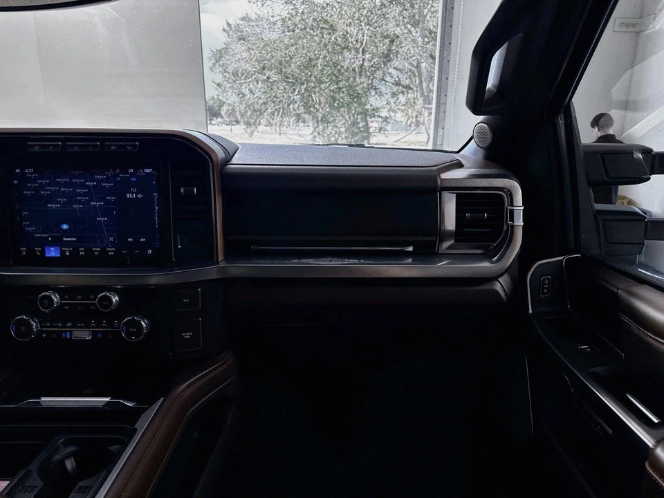 2024 Ford Super Duty 5th Gen - Image 23 of 31