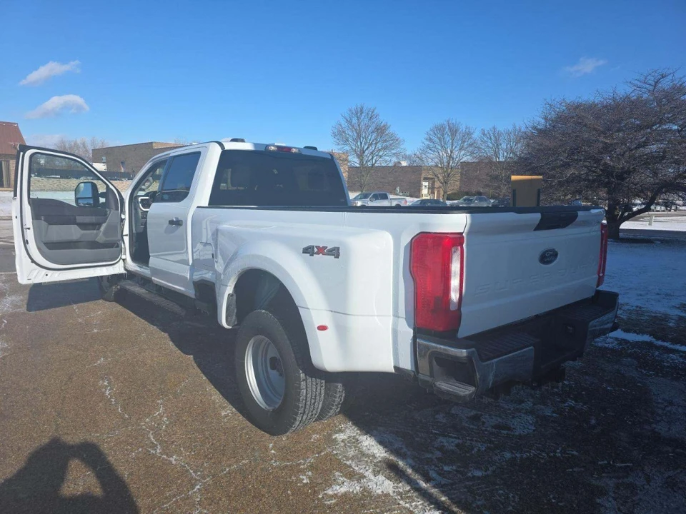 2024 Ford Super Duty 5th Gen - Image 2 of 12
