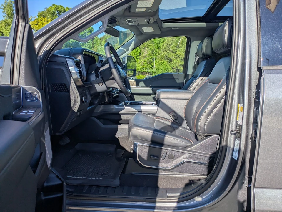 2024 Ford Super Duty 5th Gen - Image 13 of 31