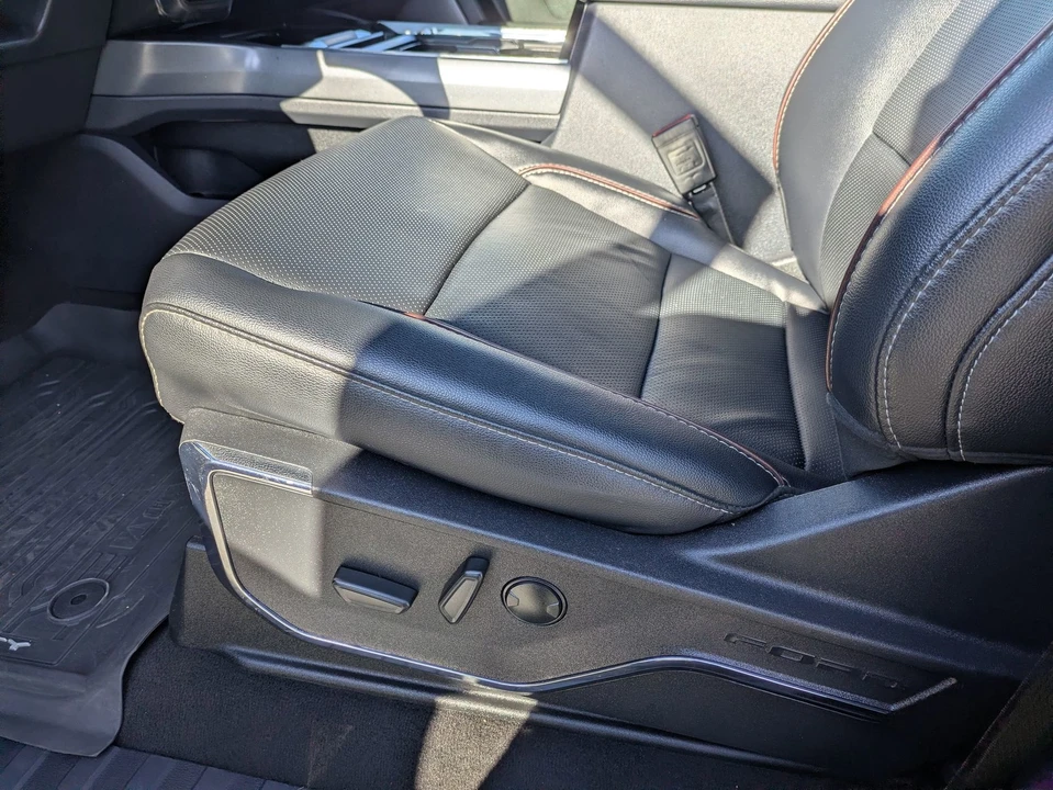 2024 Ford Super Duty 5th Gen - Image 14 of 31