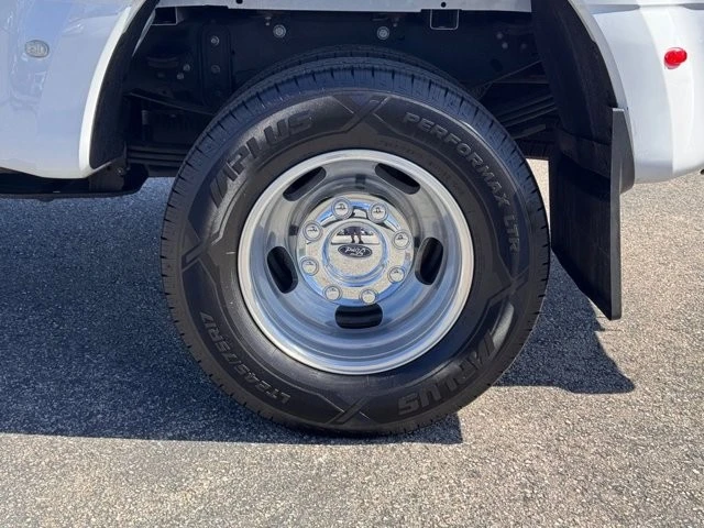 2024 Ford Super Duty 5th Gen - Image 14 of 21