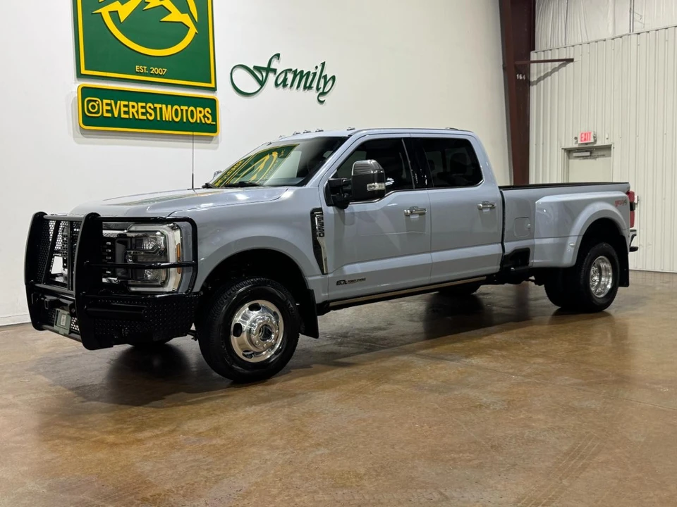 2024 Ford Super Duty 5th Gen - Image 3 of 31