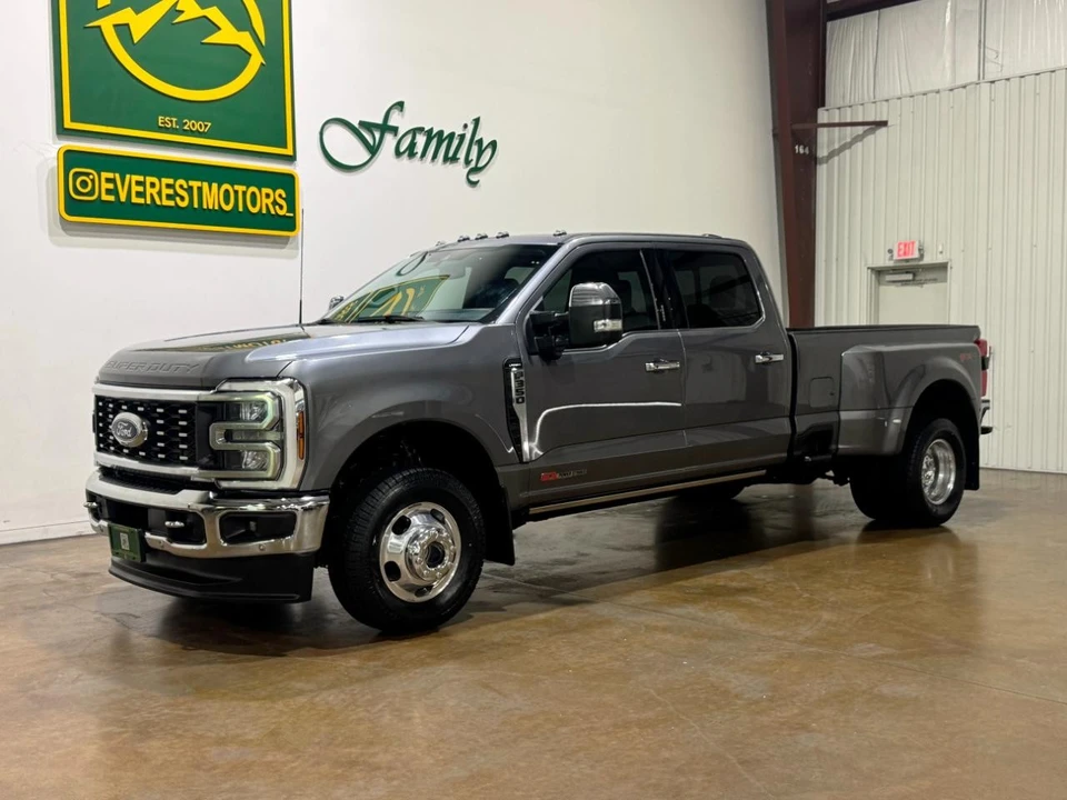 2024 Ford Super Duty 5th Gen - Image 3 of 31