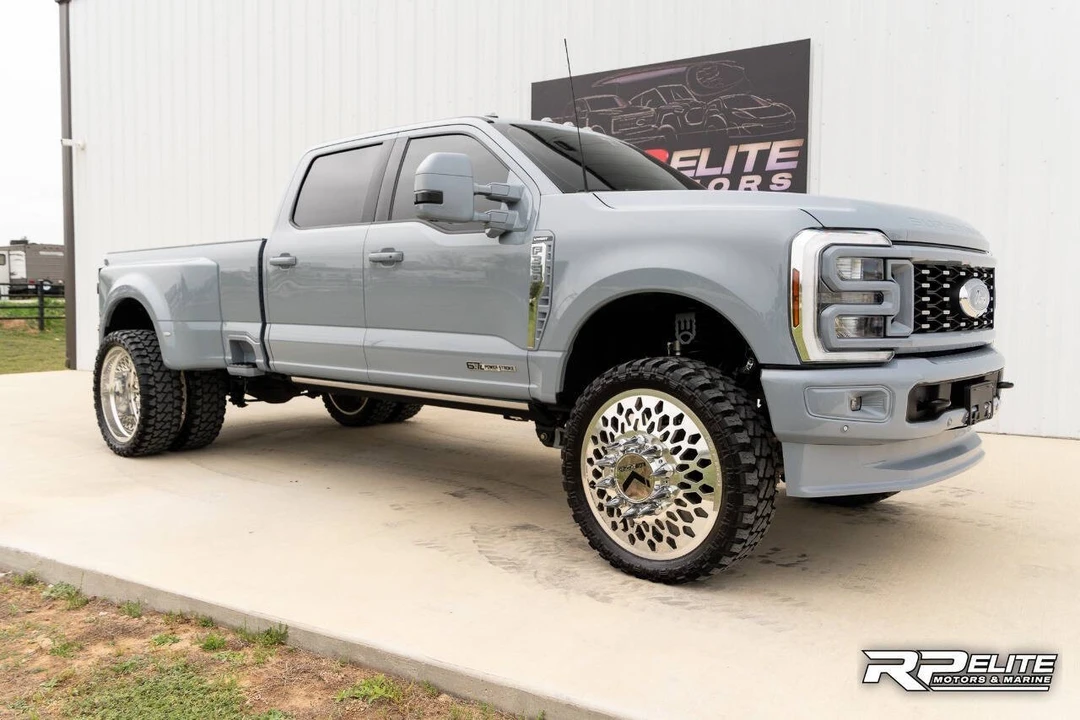 2024 Ford Super Duty 5th Gen - Image 15 of 21