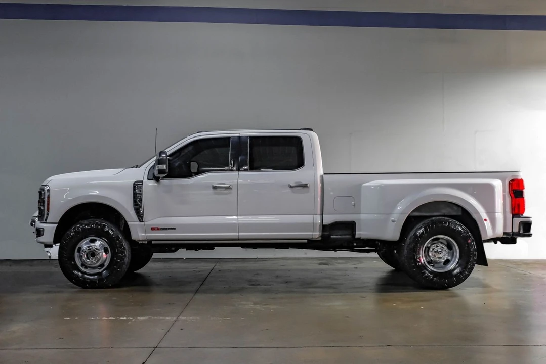 2024 Ford Super Duty 5th Gen - Image 17 of 21