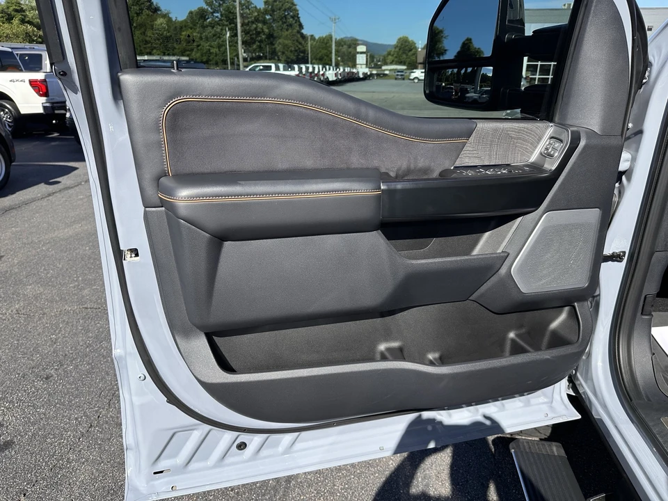2024 Ford Super Duty 5th Gen - Image 11 of 31
