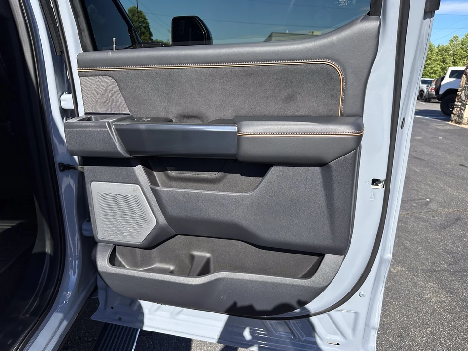 2024 Ford Super Duty 5th Gen - Image 19 of 31