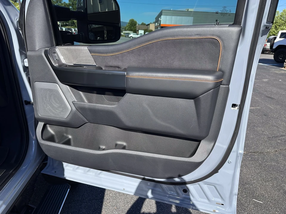 2024 Ford Super Duty 5th Gen - Image 16 of 31