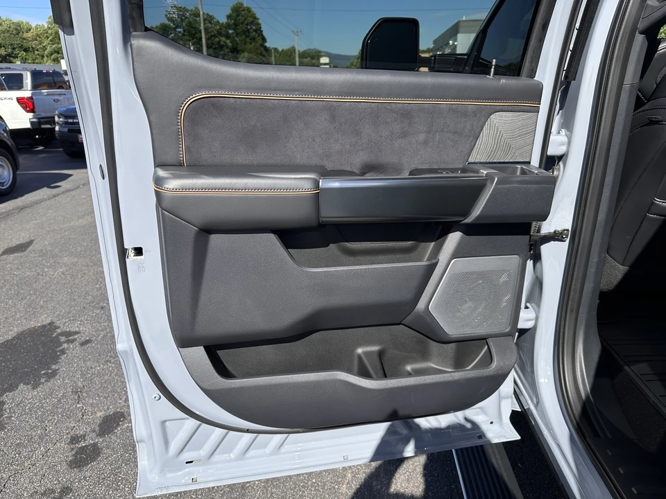 2024 Ford Super Duty 5th Gen - Image 14 of 31