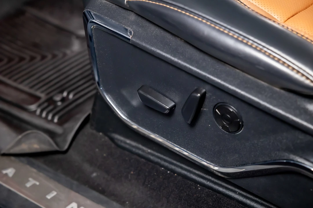 2024 Ford Super Duty 5th Gen - Image 16 of 21