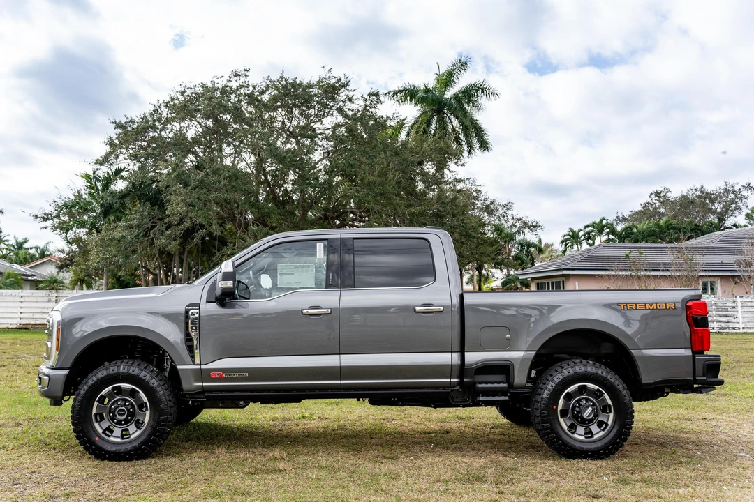 2024 Ford Super Duty 5th Gen - Image 14 of 31