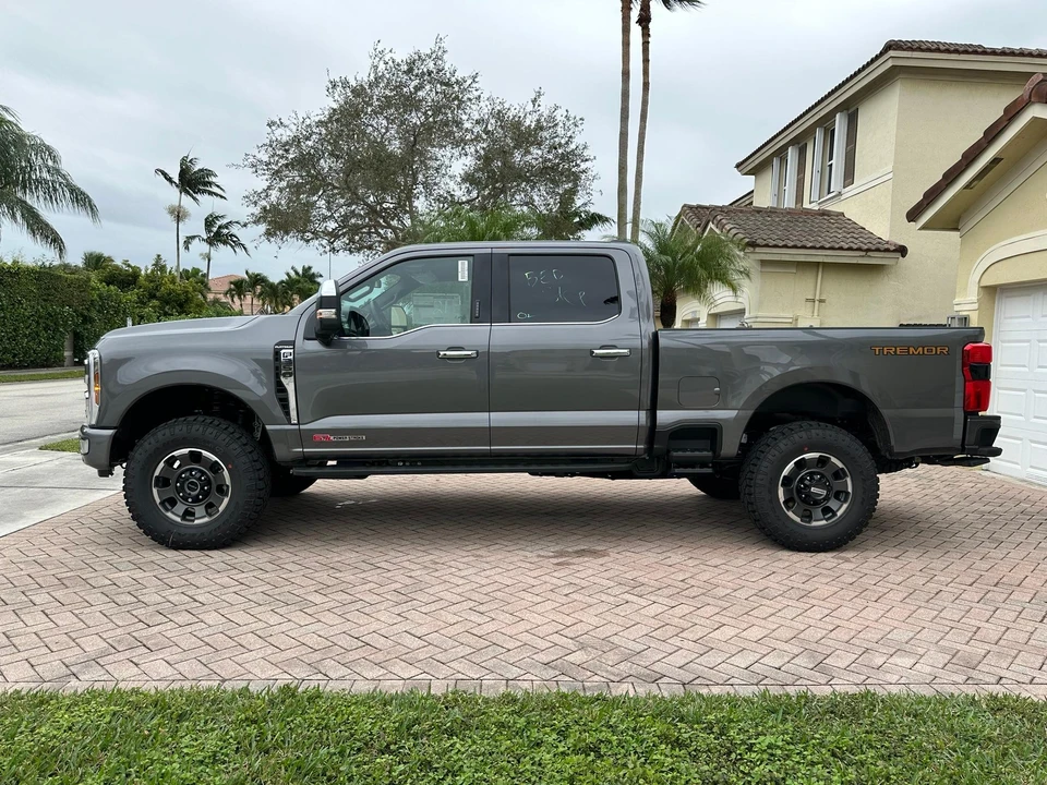 2024 Ford Super Duty 5th Gen - Image 15 of 31