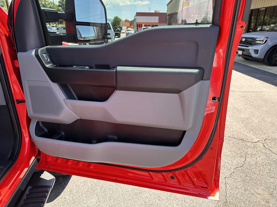 2024 Ford Super Duty 5th Gen - Image 15 of 31