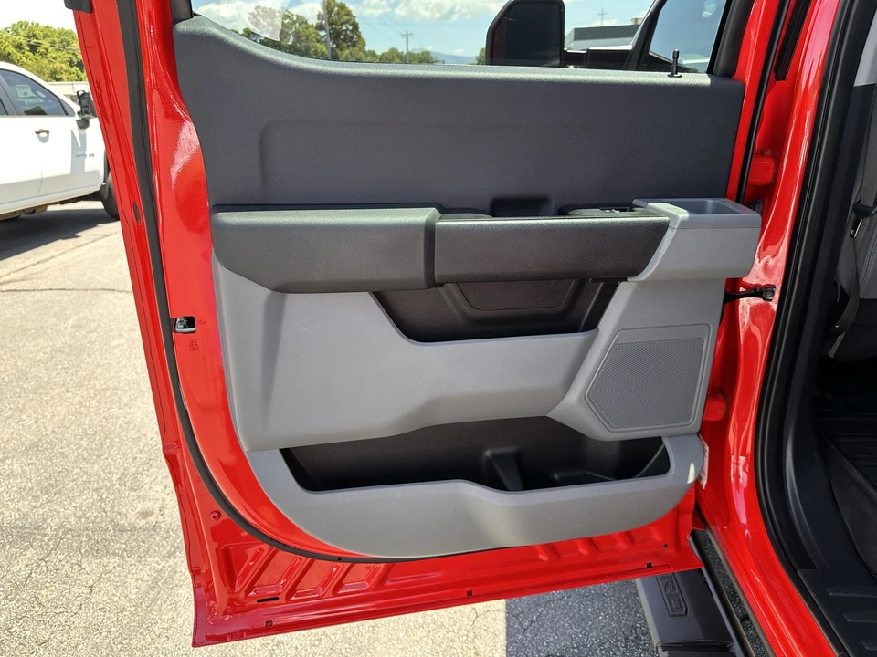 2024 Ford Super Duty 5th Gen - Image 13 of 31