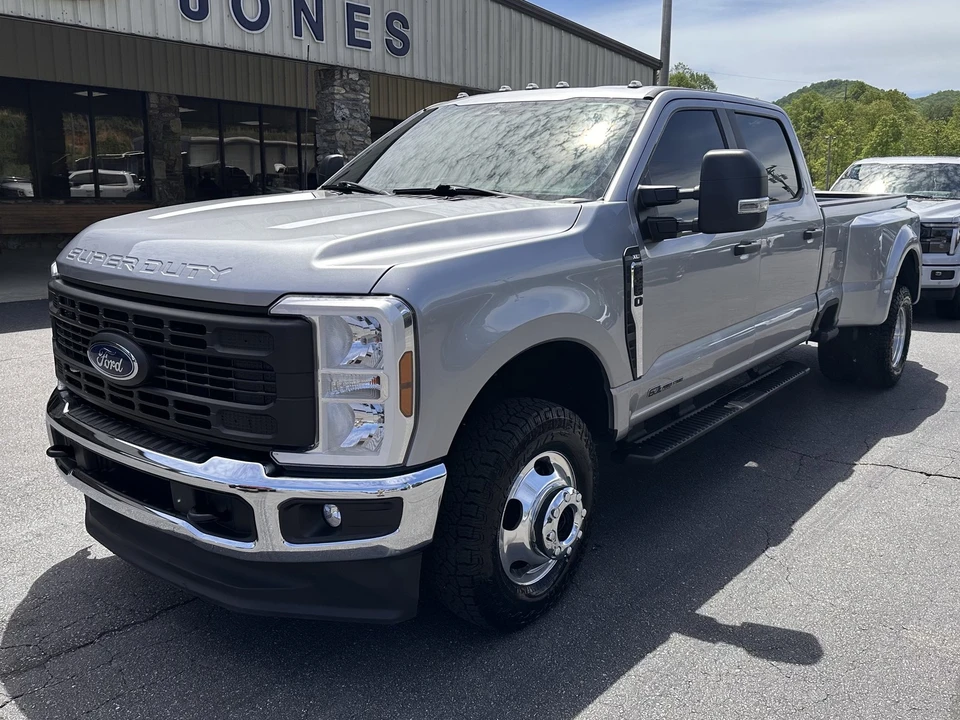 2024 Ford Super Duty 5th Gen - Image 2 of 31
