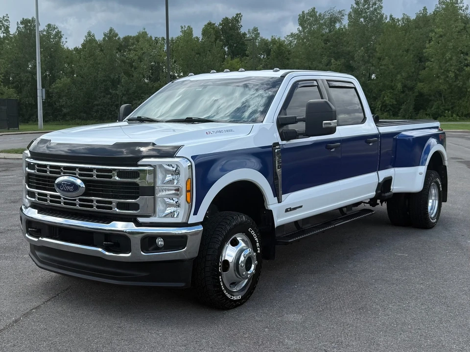 2024 Ford Super Duty 5th Gen - Image 2 of 31