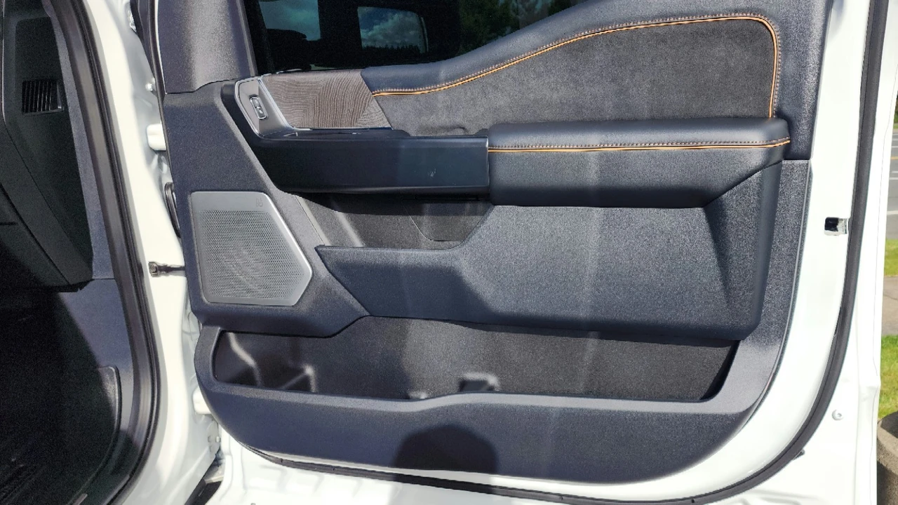 2024 Ford Super Duty 5th Gen - Image 15 of 21