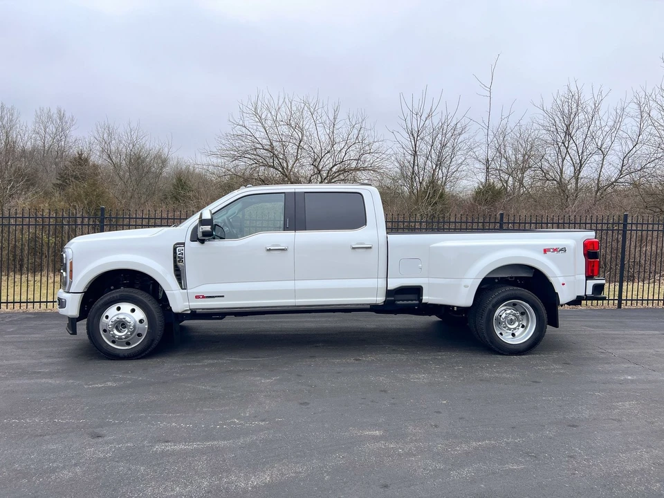 2024 Ford Super Duty 5th Gen - Image 2 of 21