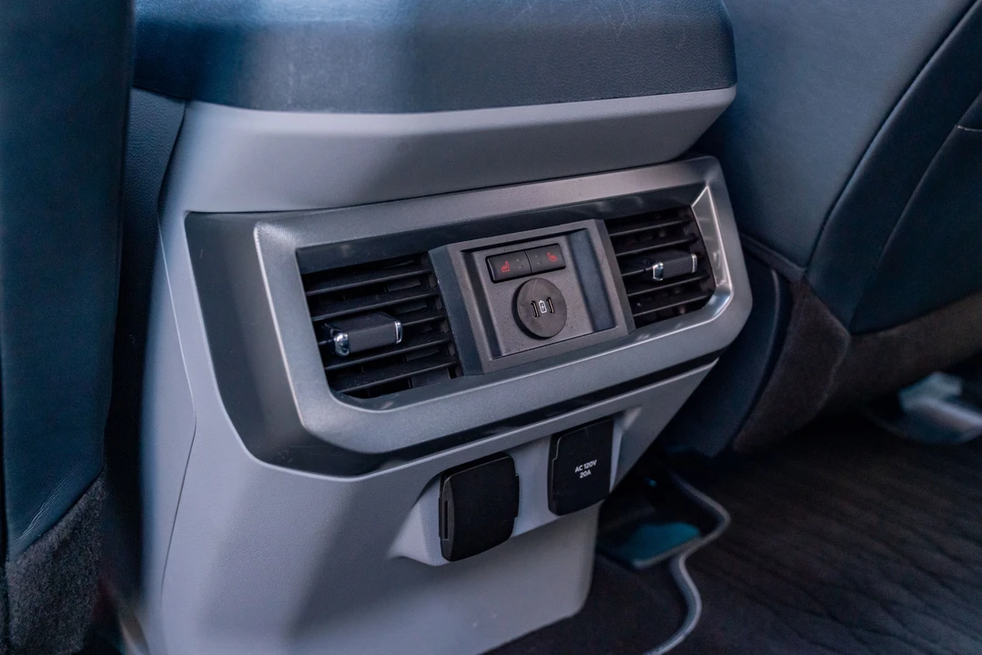 2024 Ford Super Duty 5th Gen - Image 26 of 31