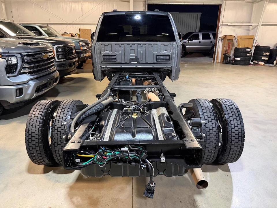 2024 Ford Super Duty 5th Gen - Image 11 of 12
