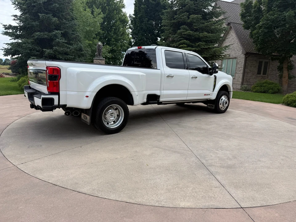 2024 Ford Super Duty 5th Gen - Image 19 of 31