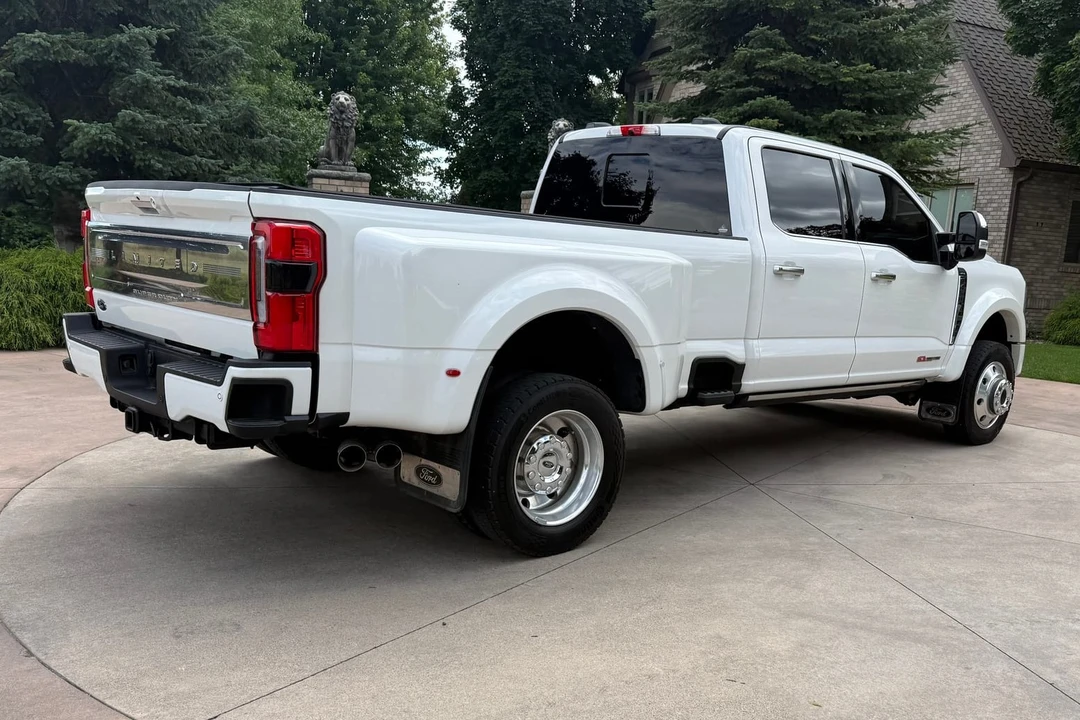 2024 Ford Super Duty 5th Gen - Image 18 of 31