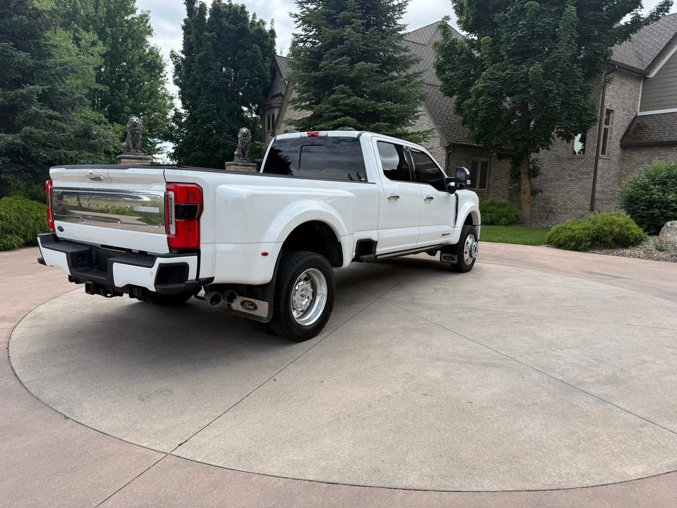 2024 Ford Super Duty 5th Gen - Image 17 of 31