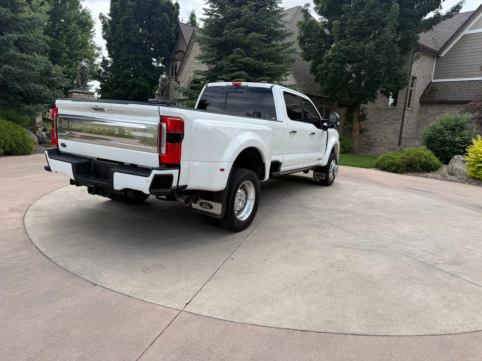 2024 Ford Super Duty 5th Gen - Image 16 of 31