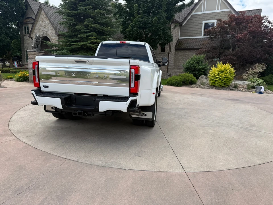 2024 Ford Super Duty 5th Gen - Image 14 of 31