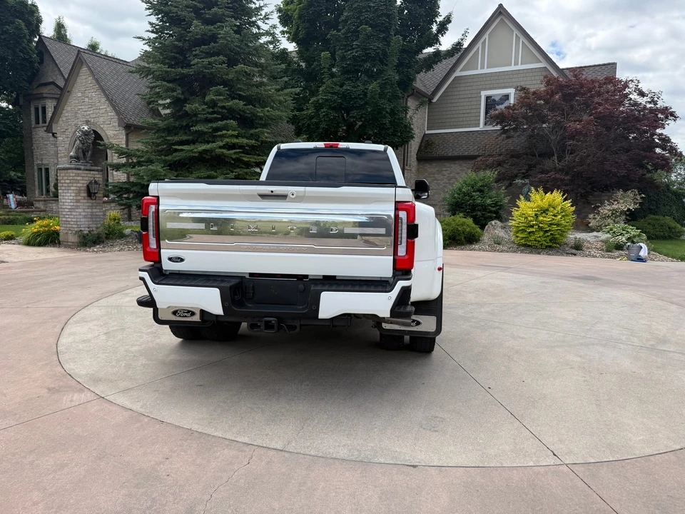 2024 Ford Super Duty 5th Gen - Image 13 of 31