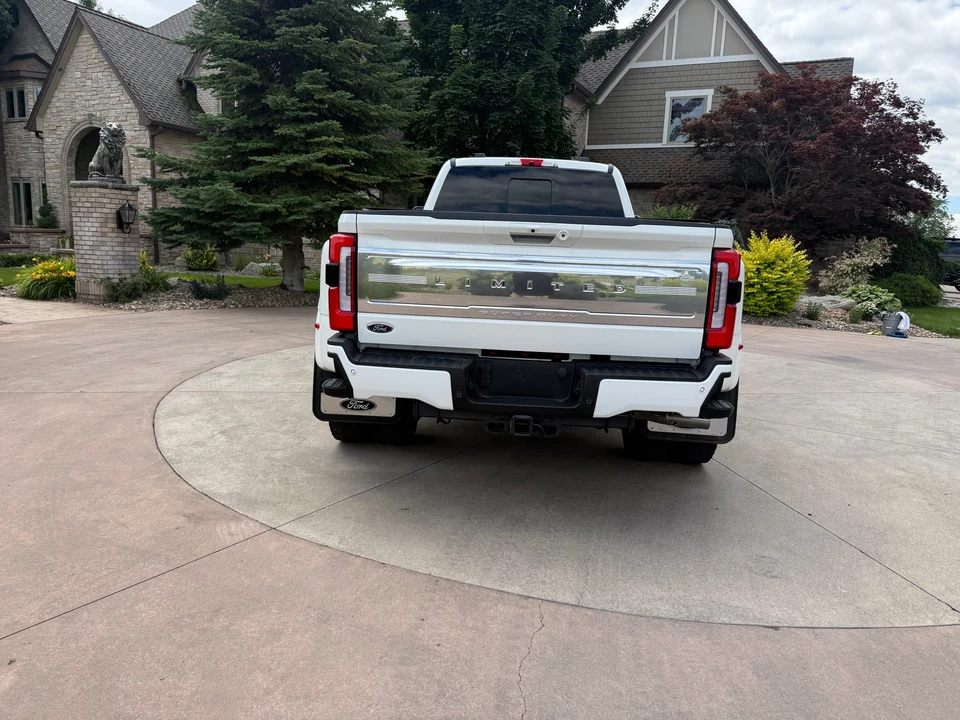 2024 Ford Super Duty 5th Gen - Image 11 of 31