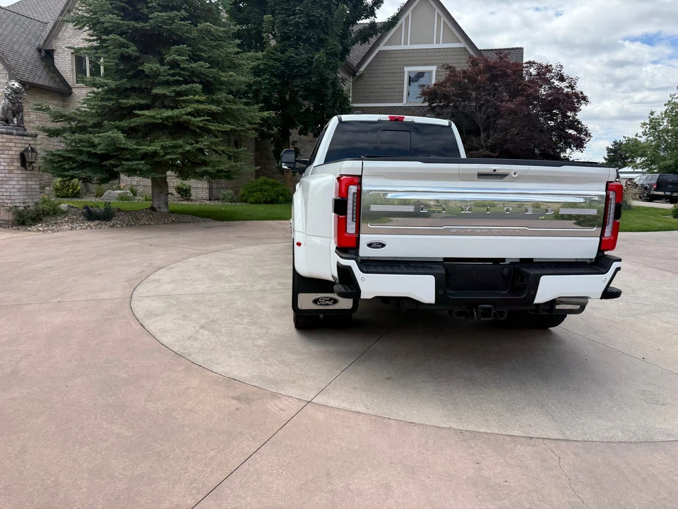 2024 Ford Super Duty 5th Gen - Image 10 of 31