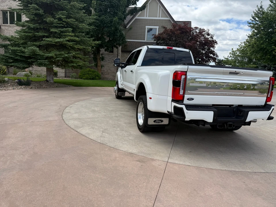 2024 Ford Super Duty 5th Gen - Image 9 of 31