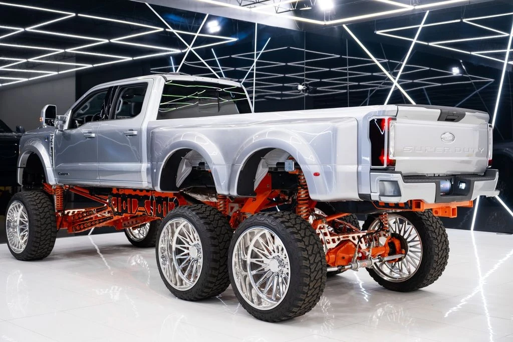 2024 Ford Super Duty 5th Gen - Image 14 of 21