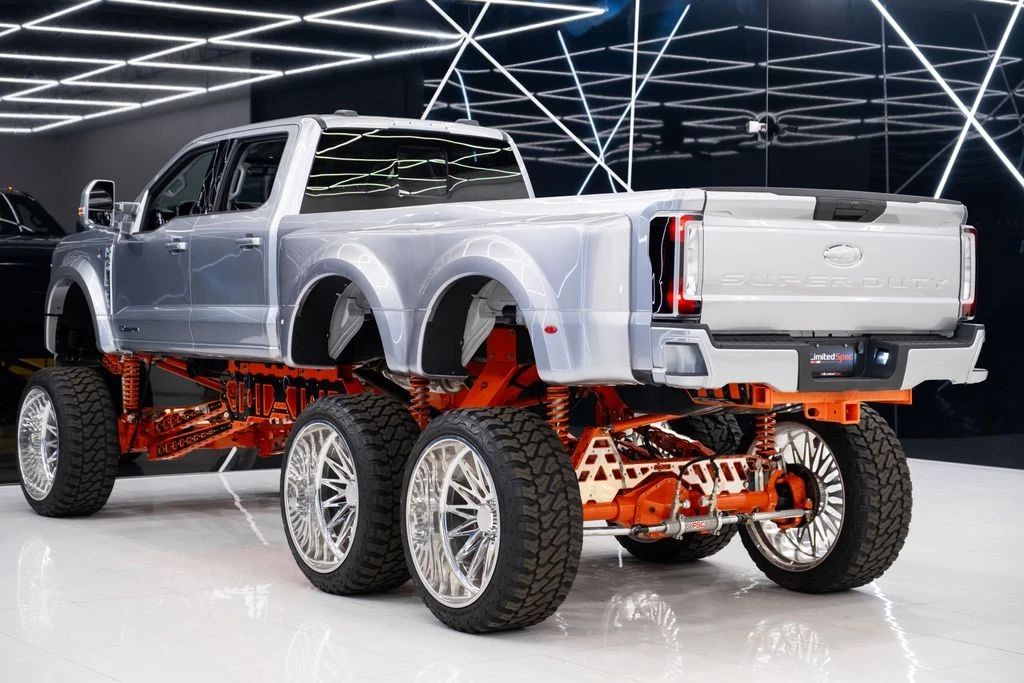 2024 Ford Super Duty 5th Gen - Image 15 of 21