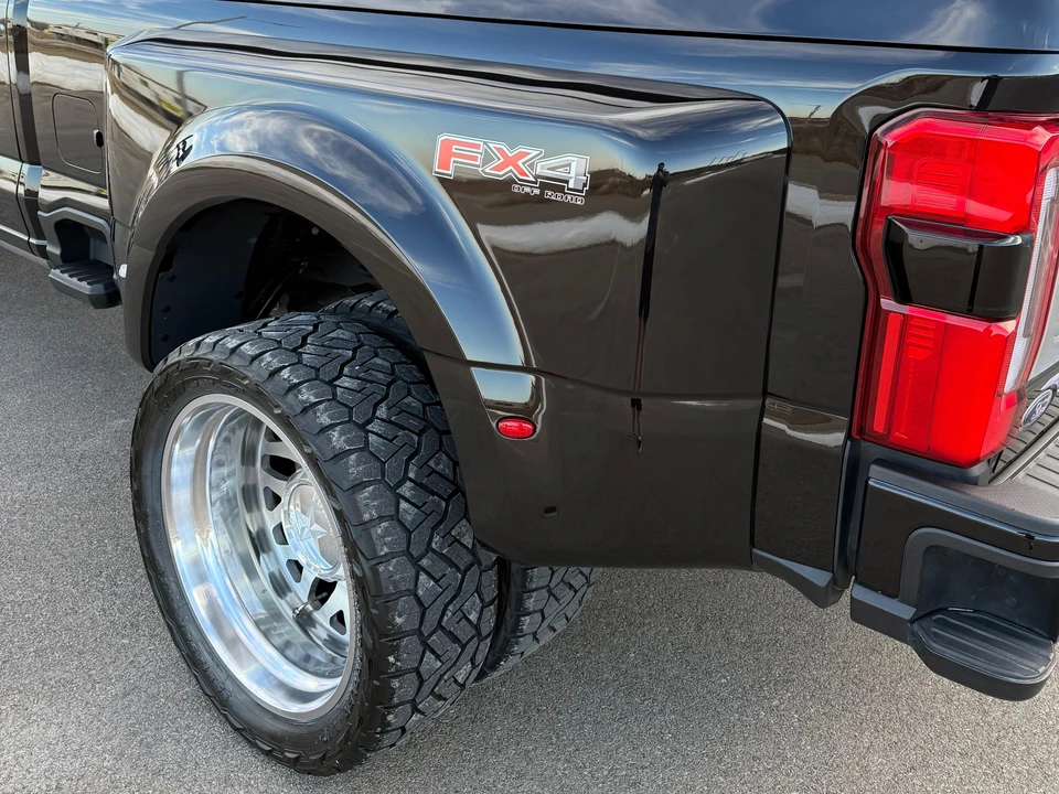 2024 Ford Super Duty 5th Gen - Image 25 of 31