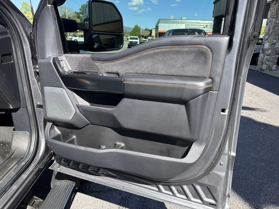 2024 Ford Super Duty 5th Gen - Image 15 of 31