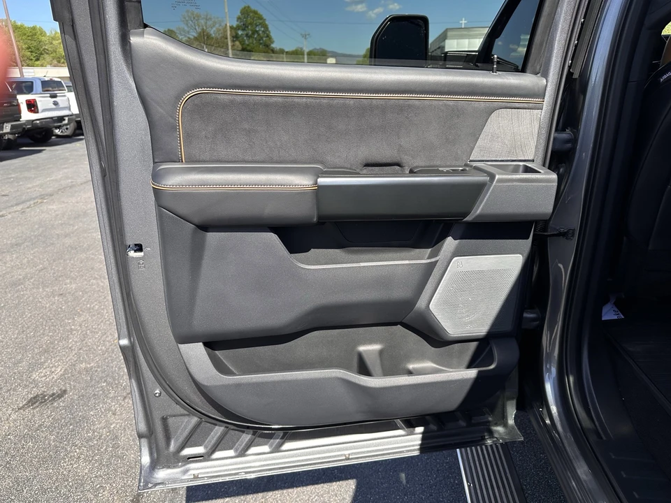 2024 Ford Super Duty 5th Gen - Image 13 of 31