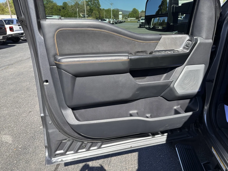 2024 Ford Super Duty 5th Gen - Image 10 of 31